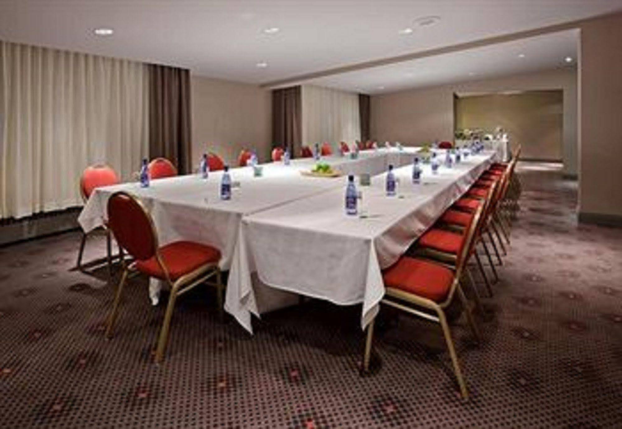 Holiday Inn Toronto Airport East By Ihg Бизнес фото